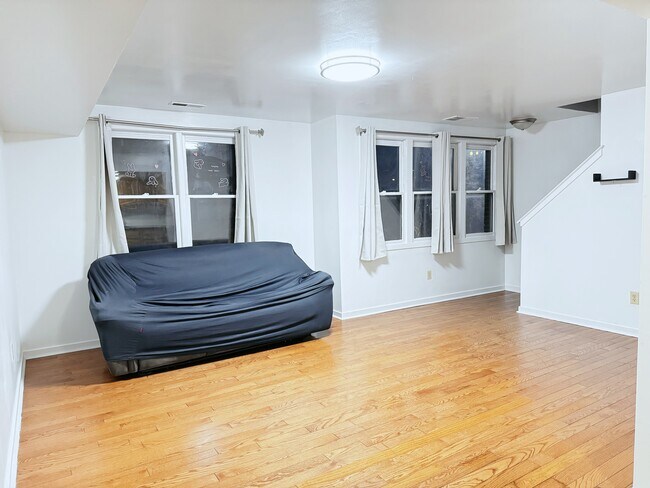 Building Photo - 304 N 8th St