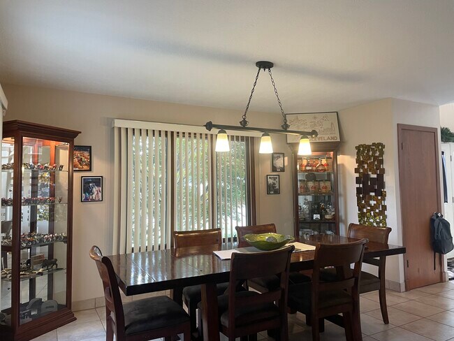 Foto del edificio - 551 Shadydale Dr