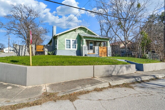 Building Photo - 1503 Gibbs St