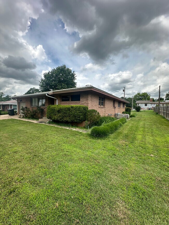 Foto del edificio - 3306 Harvey Rd