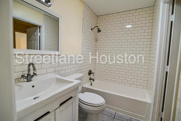 Foto del edificio - 3214 Sycamore Springs Dr