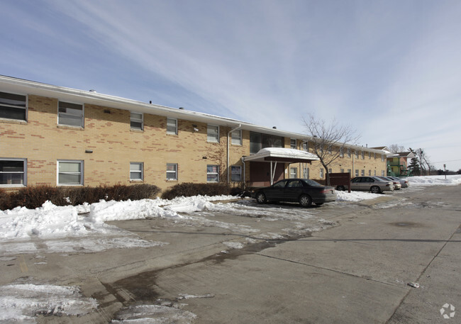 External Photo - Lindenwood Court Apartments