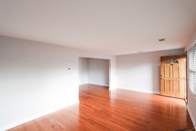 Building Photo - 4943 W 63rd St