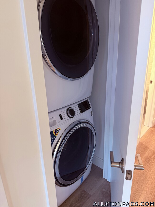 Building Photo - 1079 Commonwealth Ave