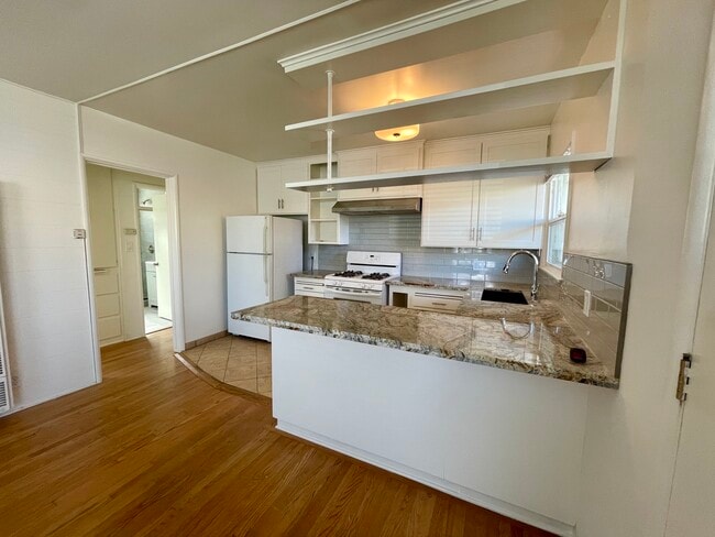 Open Kitchen with Granite Counters - 809 S Catalina Ave