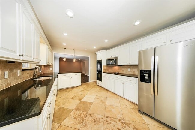 Foto del edificio - 3325 Robin Ridge Rd