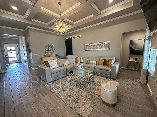 Foto del edificio - 641 Red River Dr