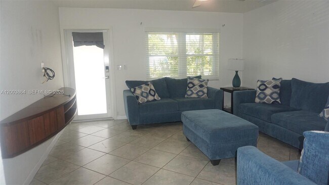 Foto del edificio - 853 NE 37th St
