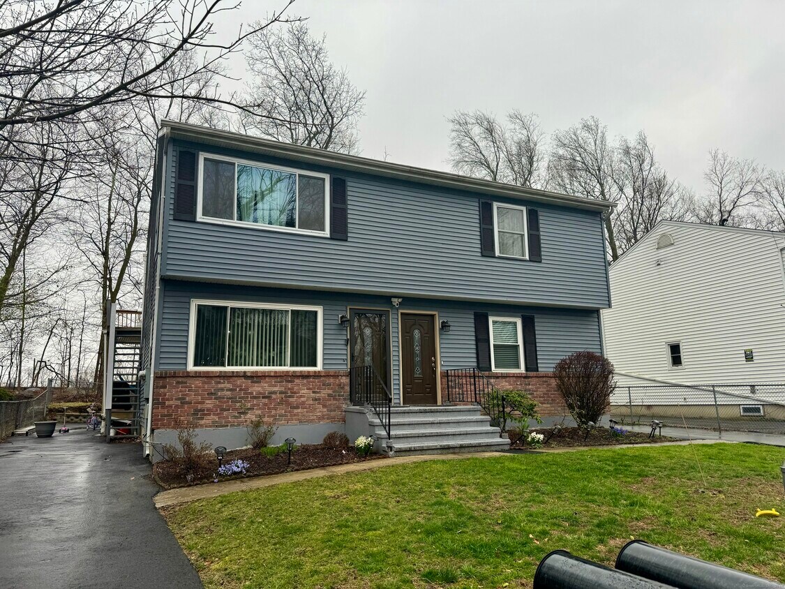 Primary Photo - 28 Irving Pl