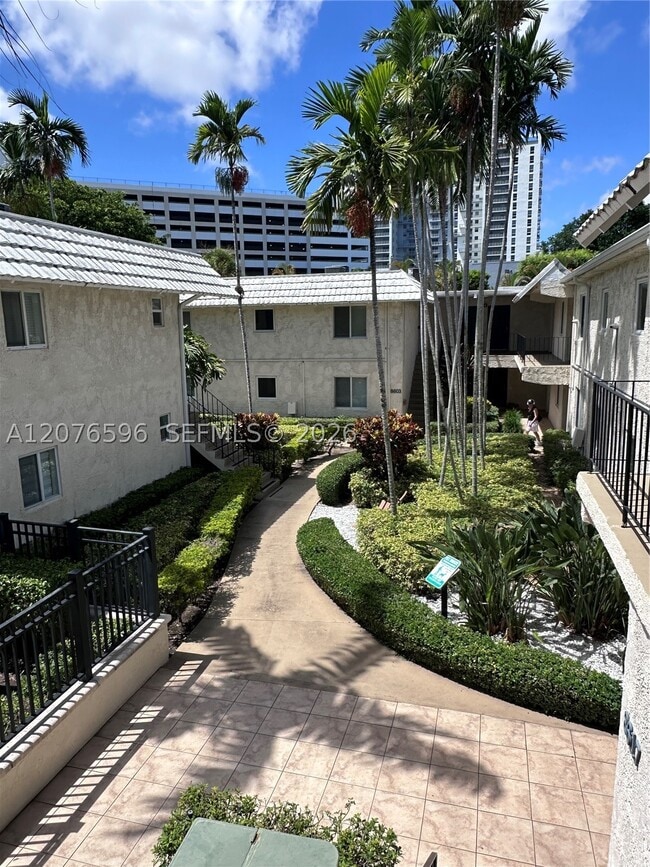 Building Photo - 8615 SW 68th Ct