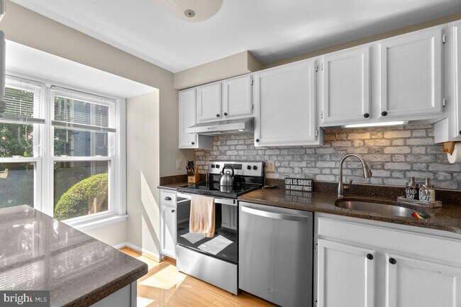 Building Photo - 1785 Whisperhill Dr