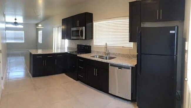 Foto del edificio - One Month Free Rent!!