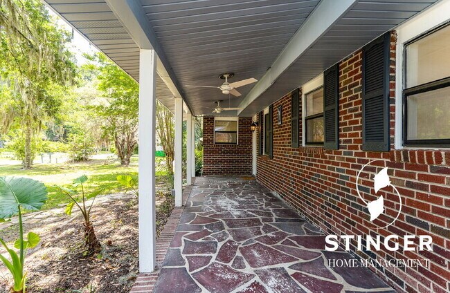 Foto del edificio - 706 Center Dr W