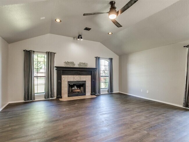 Foto del edificio - 13300 S Robinson Ave
