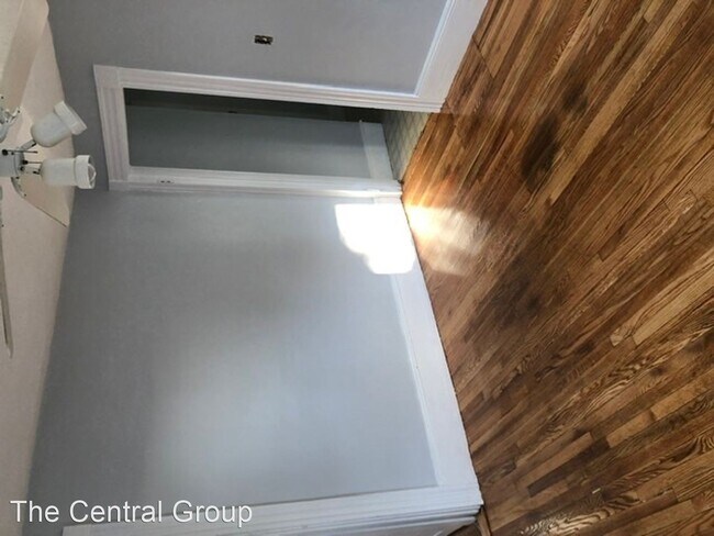 Building Photo - 2 br, 1 bath Apartment - 46 Crescent Street