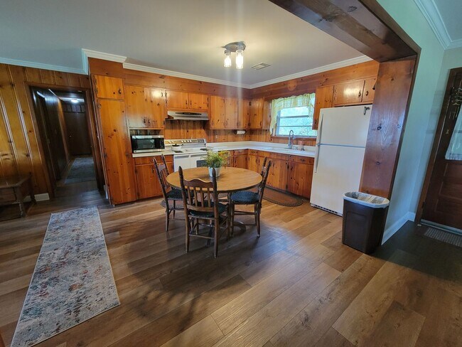 Building Photo - Beautiful Country home in Lakeland