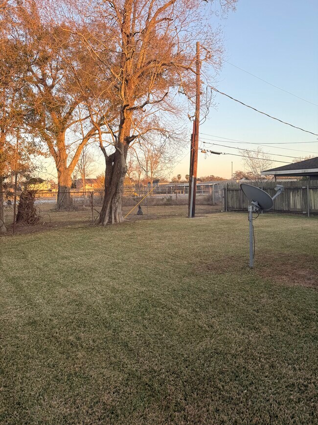 Foto del edificio - 3403 Tambour Dr