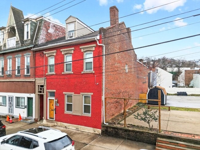 Photo - 2714 Jane St House