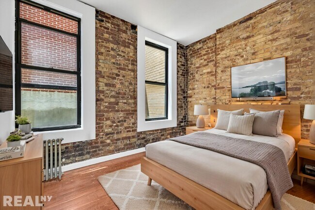Building Photo - 303 Broome St