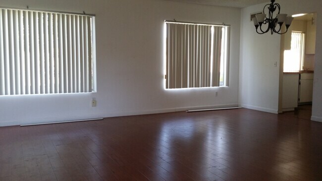 Foto del edificio - 10123 Hanna Ave