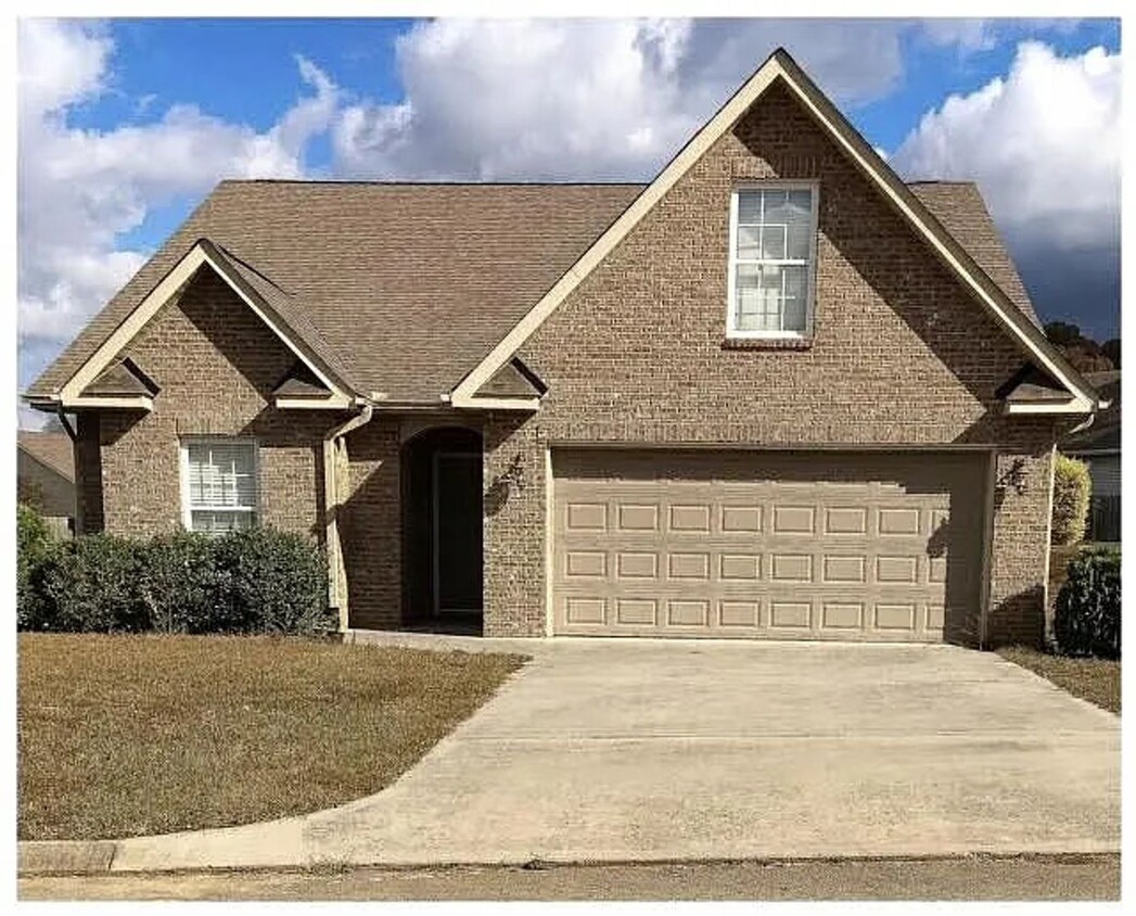 Foto principal - Knoxville 37921 - 3 bedroom, 2 bath home -...