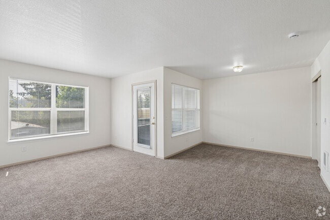 Studio - 530SF - Living Room - Summit View