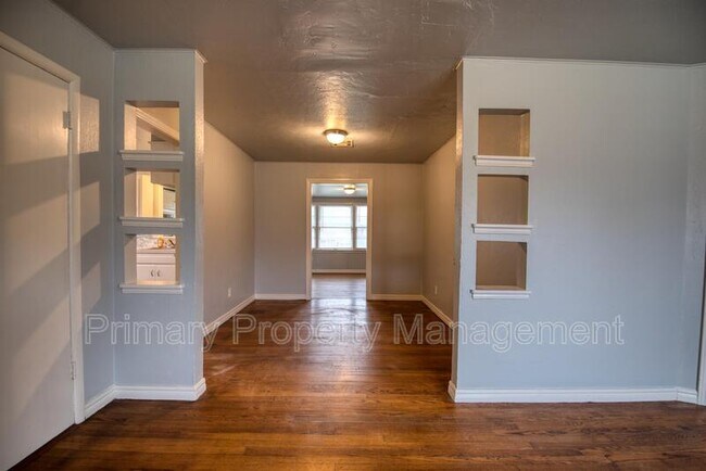 Building Photo - 3033 NW 31st St