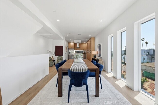 Foto del edificio - 1430 Cloverdale Ave