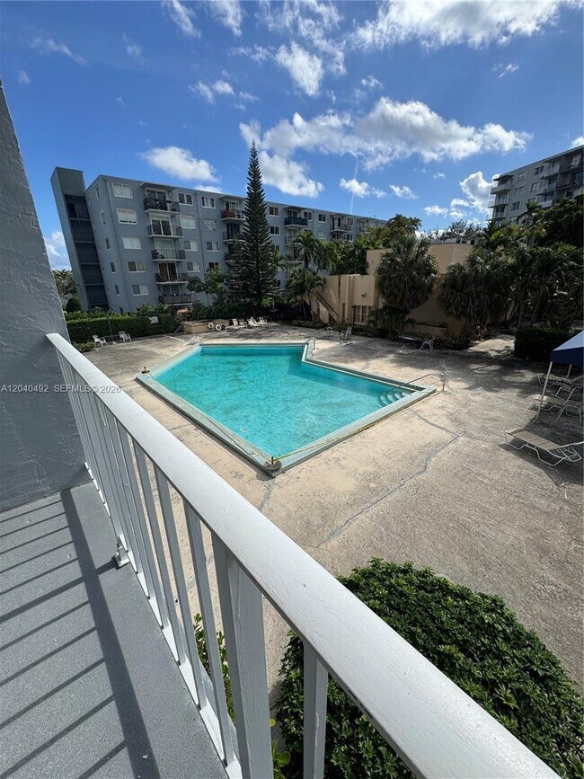 Foto del edificio - 1470 NE 125th Terrace