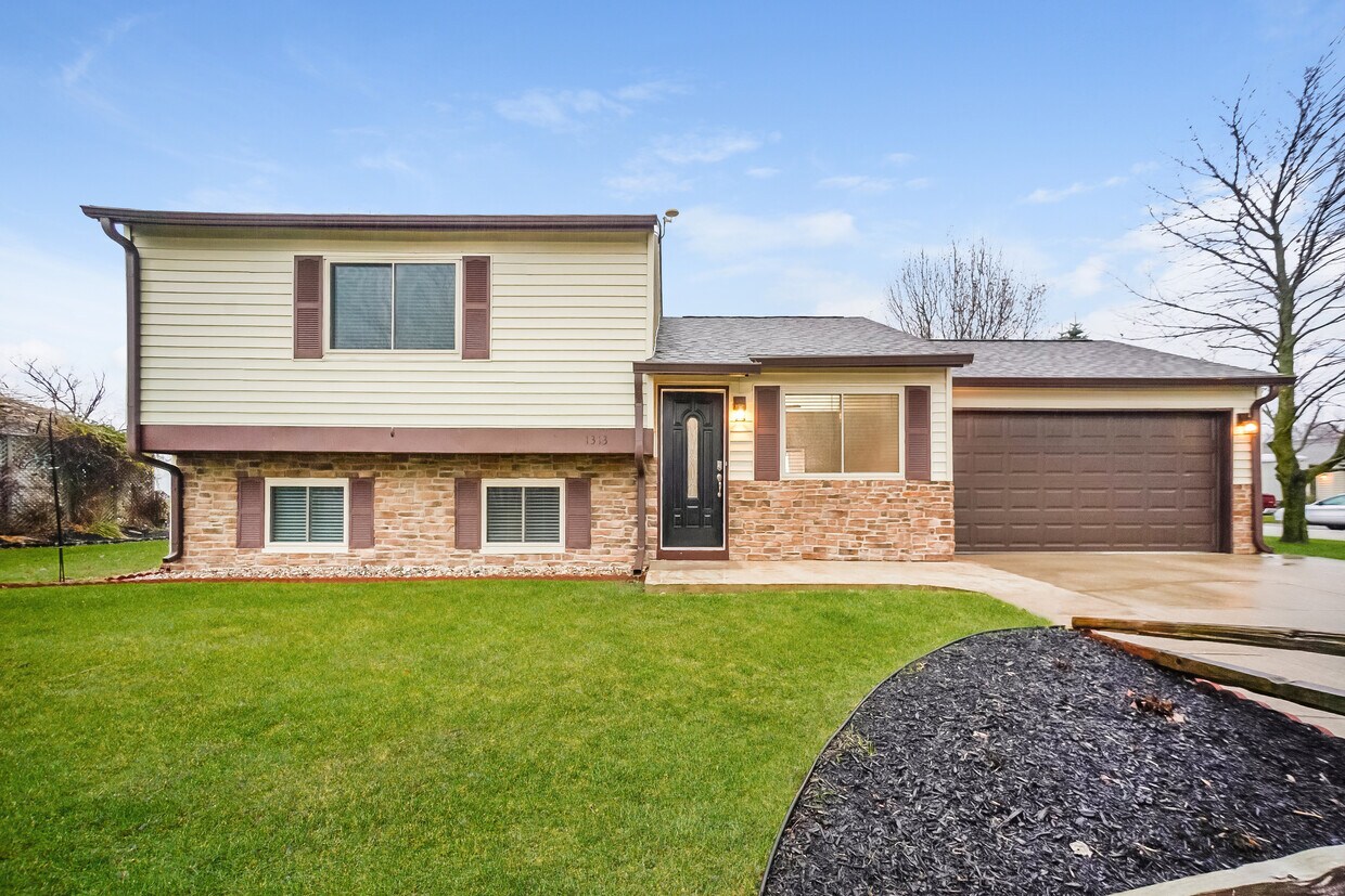 Primary Photo - 711 Shady Creek Dr