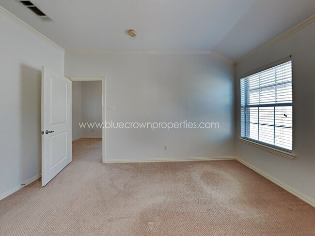 Foto del edificio - 5020 Venecia Way