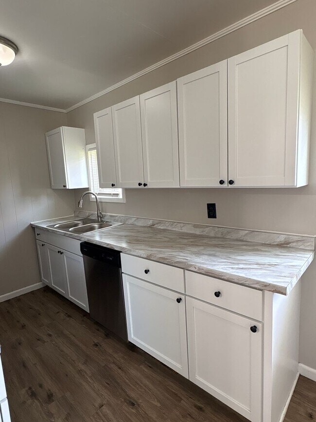 Foto del edificio - 408 3rd Ave NW
