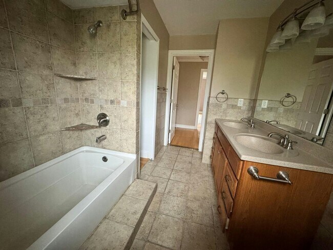 Foto del edificio - 25392 Surrey Ln