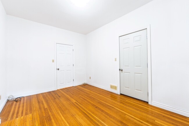 Building Photo - 125 Mavety St