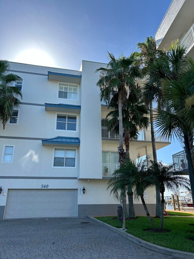 Foto del edificio - 540 S Banana River Dr