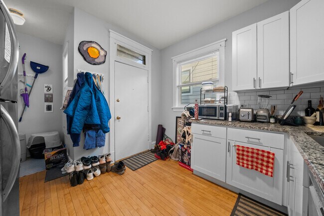 Foto del edificio - 3008 W Cullom Ave