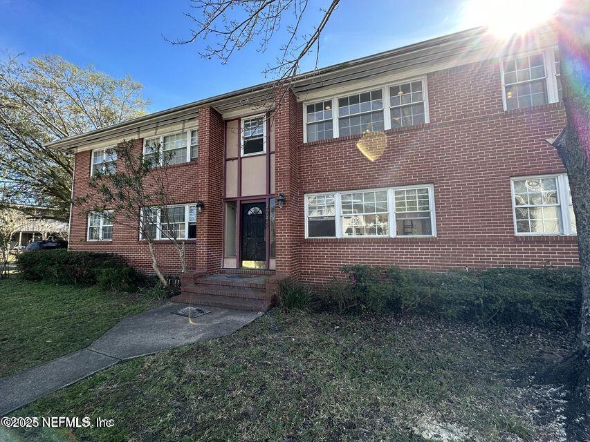 Foto principal - 3040 Walton St