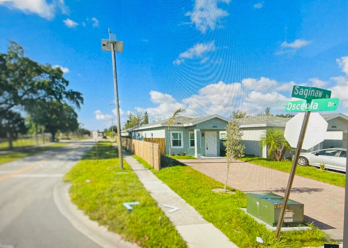 3310sf ( Site)/ 1090sf(Living Area ) - 2602 Saginaw Ave