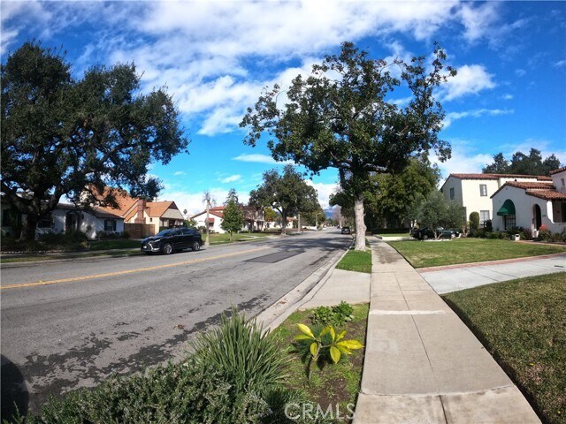 Foto del edificio - 536 N Mission Dr