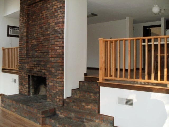 Building Photo - Spacious 3–4 Bedroom Home on Wooded Lot wi...