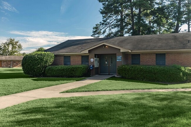 Building Photo - Redland Ridge Apartments