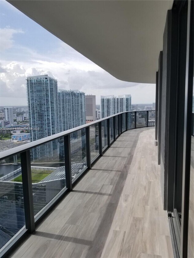 Foto principal - 801 S Miami Ave