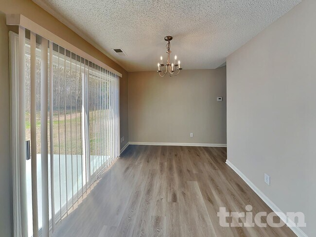 Foto del edificio - 3008 Westwinds Ct