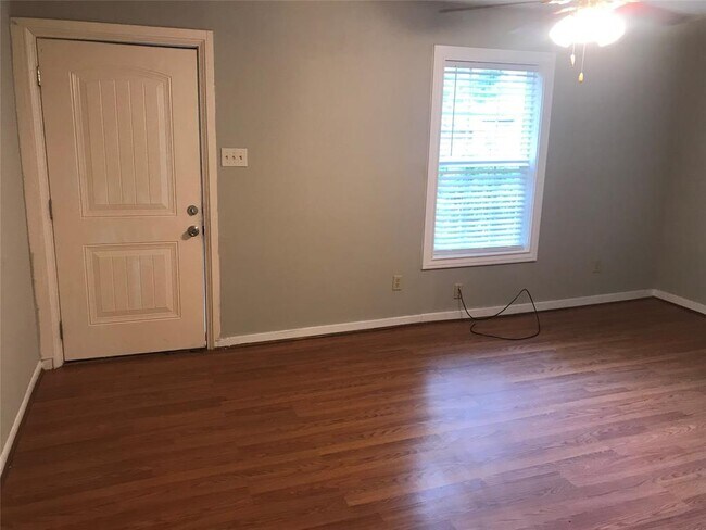 Foto del edificio - 215 E 25th St