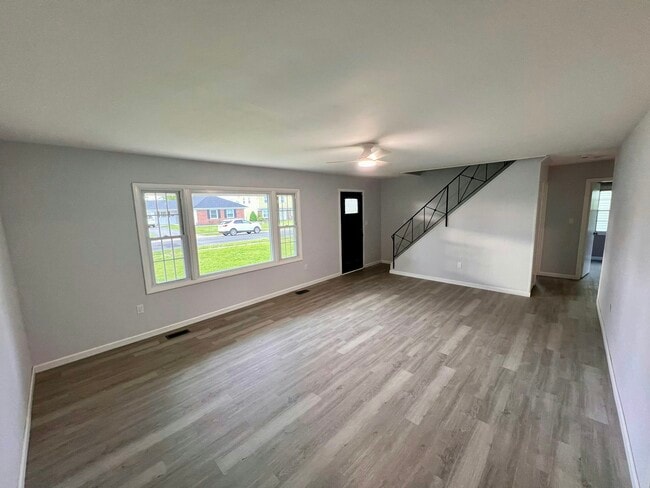 Building Photo - 8 Marboro Ln