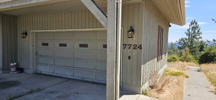 Building Photo - 7724 N Panorama Dr