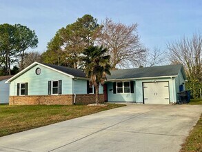 Building Photo - 1009 Bennington Rd