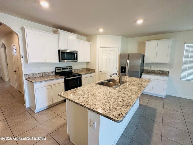 Foto del edificio - 519 Old Country Rd S E