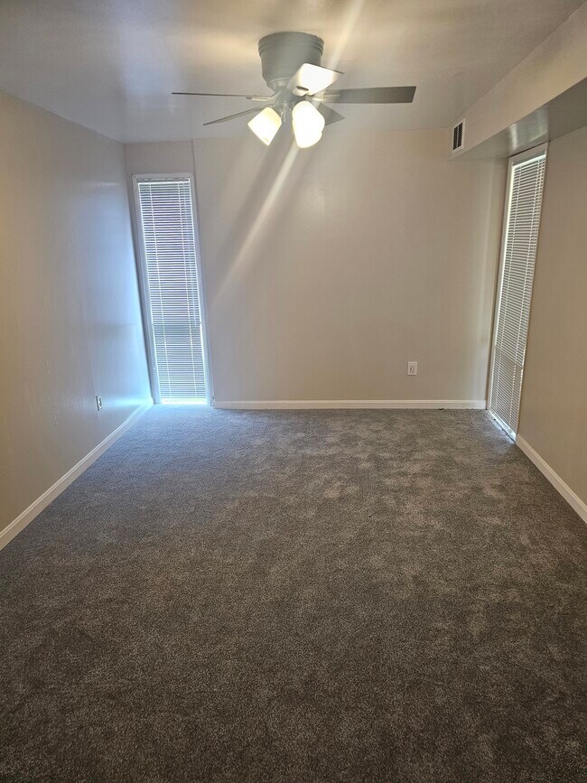 Foto del edificio - 7179 Donnell Pl