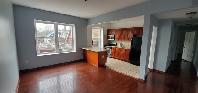 Building Photo - 133 N Maple Ave